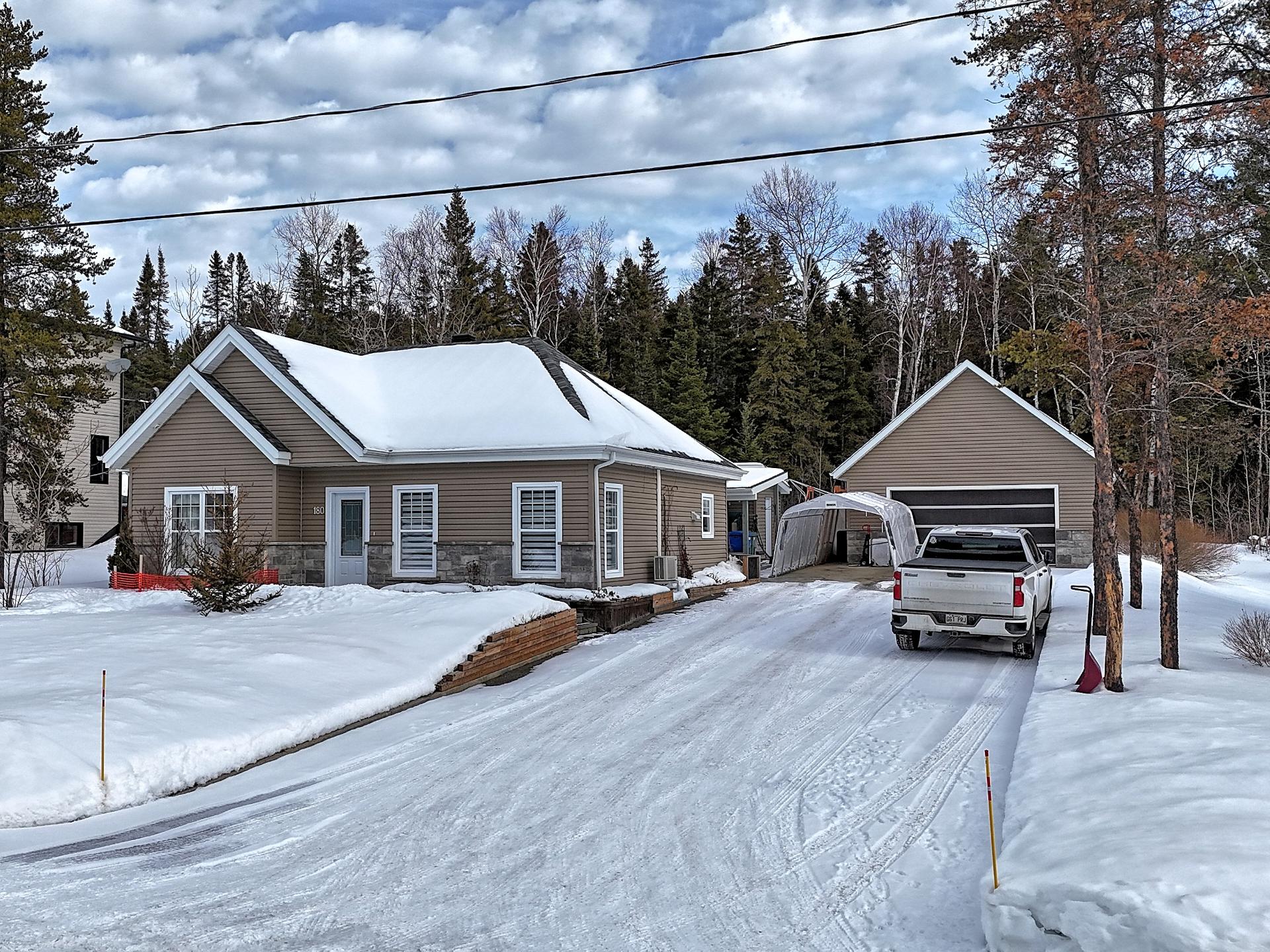 Propriétés 180 Rue Lachance SainteGermaineBoulé Les immeubles EXCELL